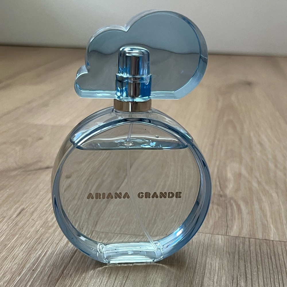 Ariana Grande Cloud Perfume